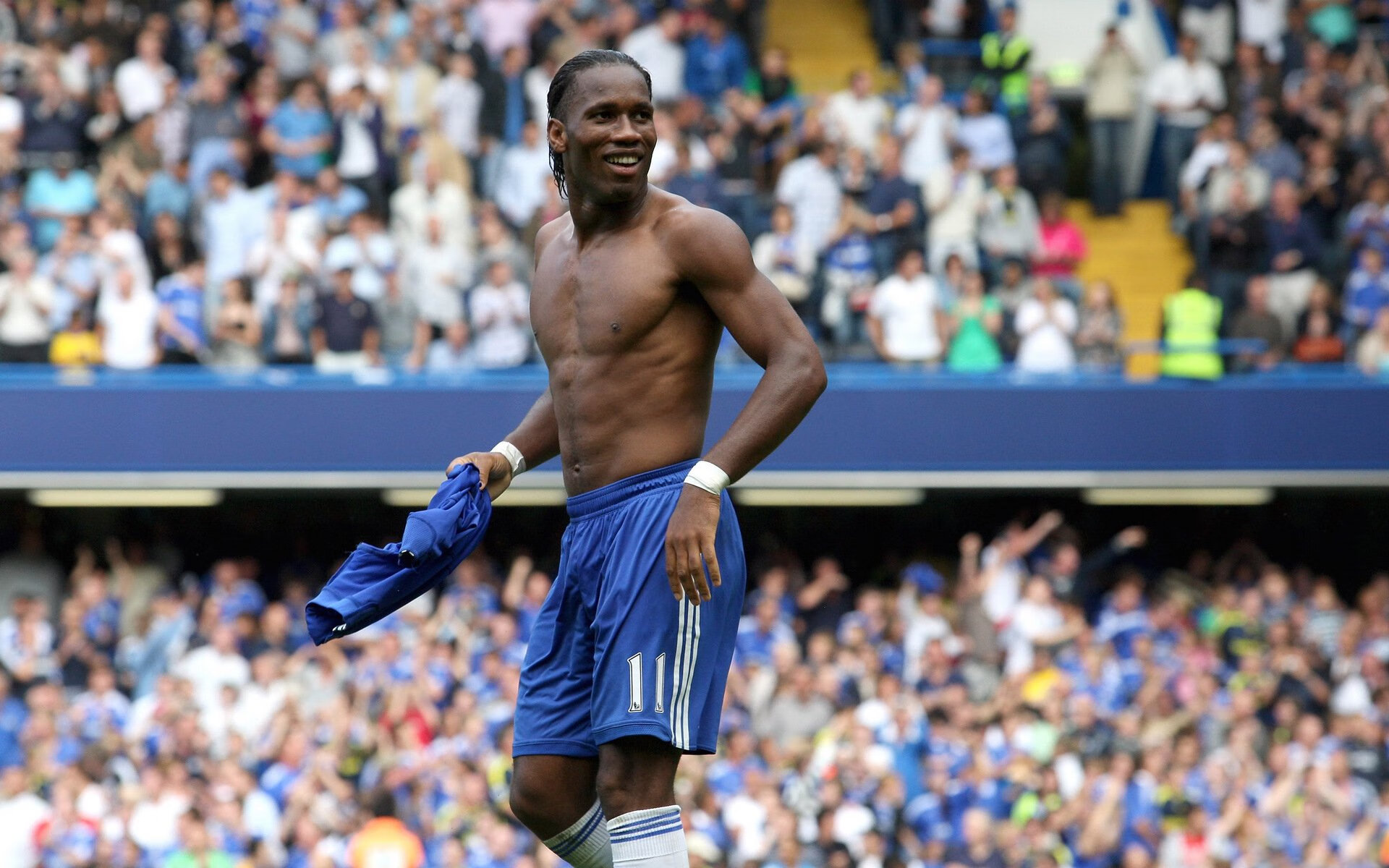 九游娱乐官方-C罗携全家度假照片引爆热搜，c罗一家